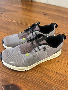 On Running Grade School Girls Cloud Sky Zinc / Grape